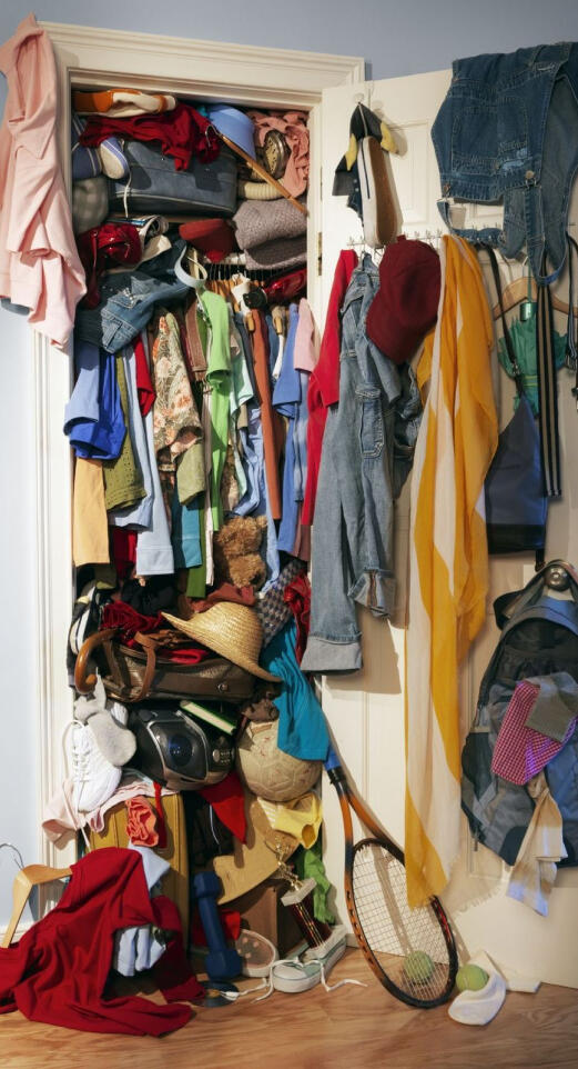 CLOSET DETOX